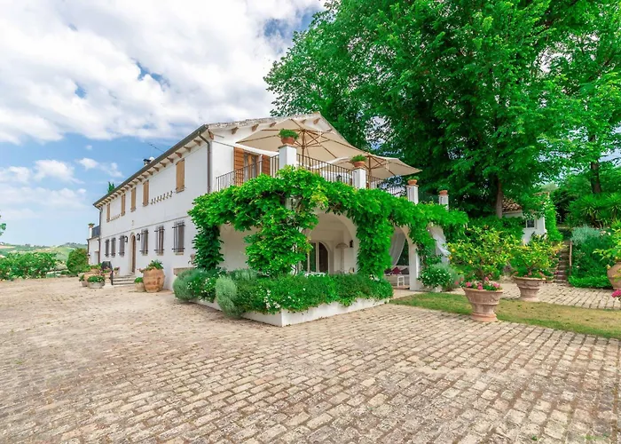 Italian Experience- La Picena * Ripatransone